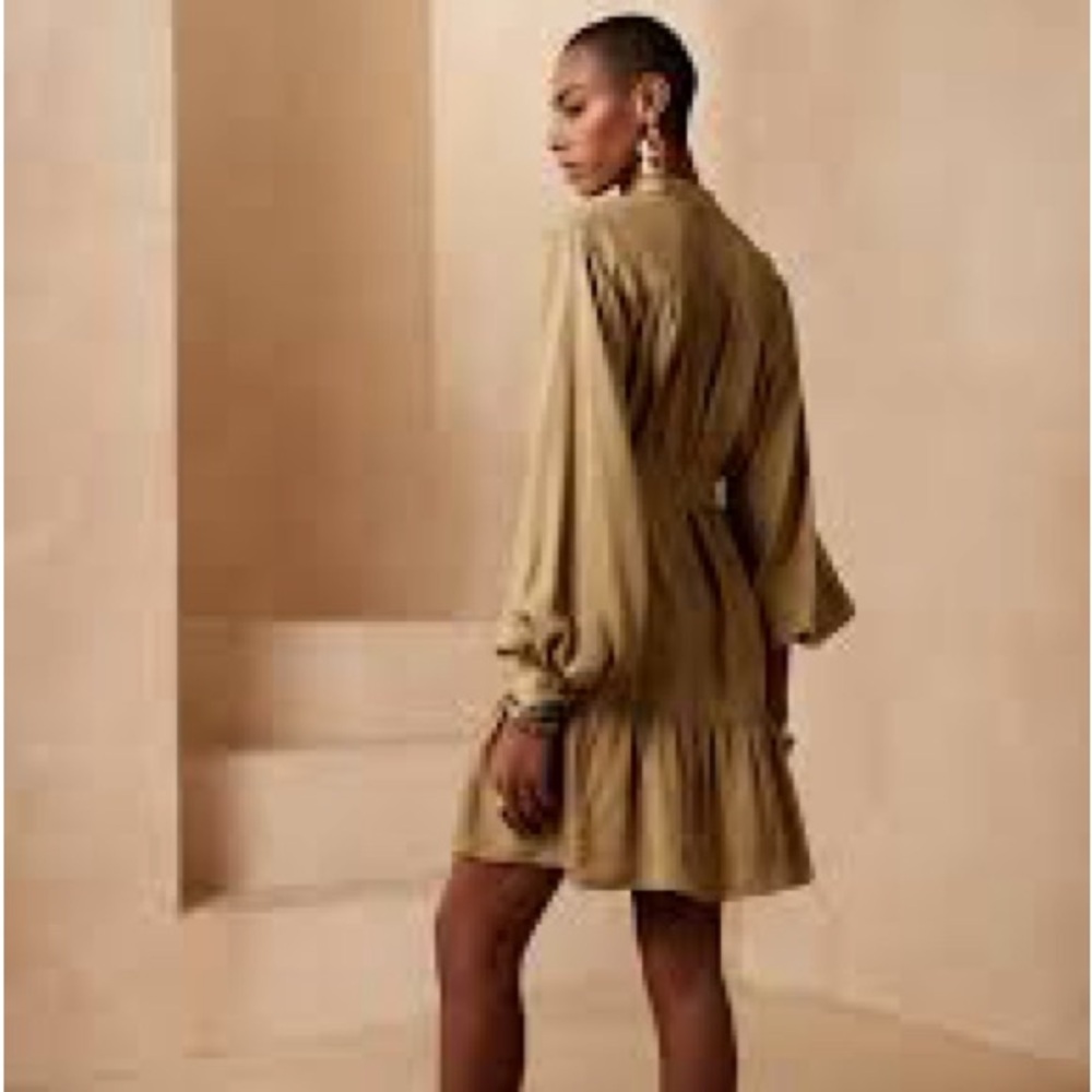 Banana Republic Tan Flounce-Hem Dress in XL. BNWT